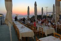  بالصور: إعادة افتتاح مطعم العجوز والبحر يحول ظلام كيدم إلى نور يُضيء العجمي